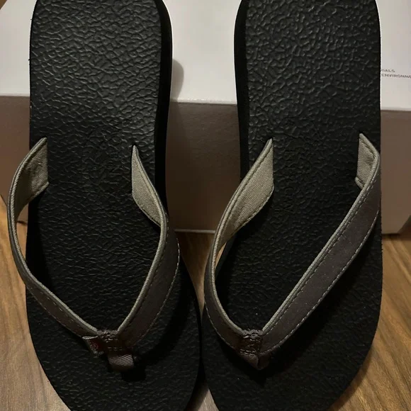 Rainbow Black sandals with charcoal Strap - Picture 2 of 9